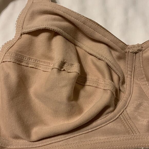 Fruit of the loom size 36C bra. New in package and never worn. - Picture 6 of 7